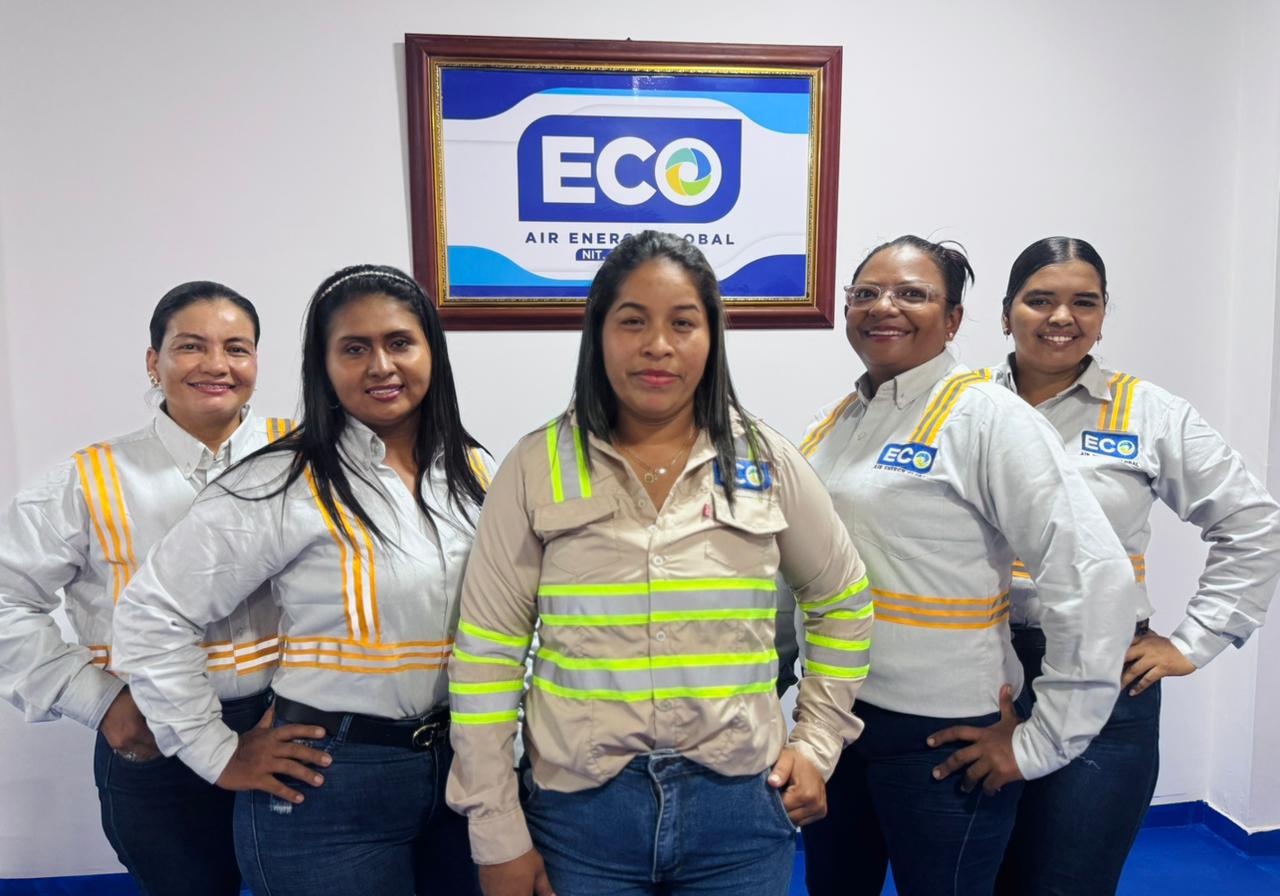 Equipo AIR ENERGY reunido en oficina